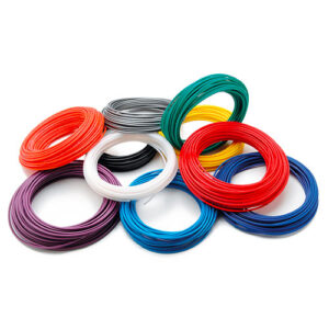 Forniture industriali: set di cavi colorati per applicazioni elettriche e cablaggi.