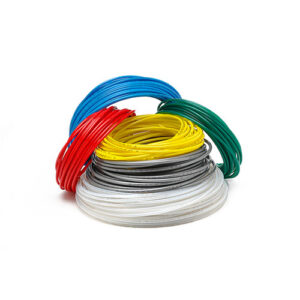 Forniture industriali: bobine di cavi elettrici colorati per diverse applicazioni.