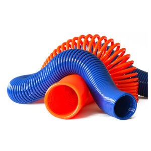 Tubi flessibili industriali in plastica, disponibili in blu e arancione, per diverse applicazioni.