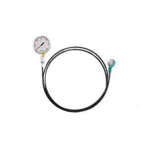 Manometro per misurazione pressione, completo di tubo flessibile per uso industriale.